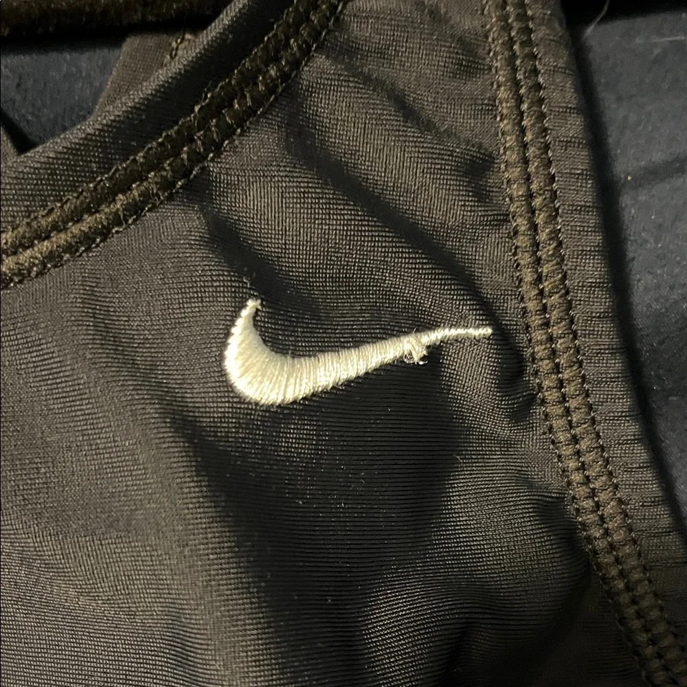 Nike Women’s Fastback Swimsuit - Picture 7 of 8